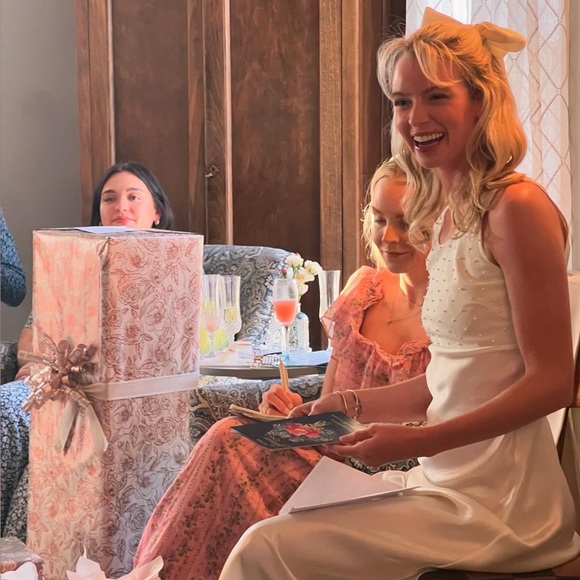 Meet your Posher, Leslie - Picture 2 of 16